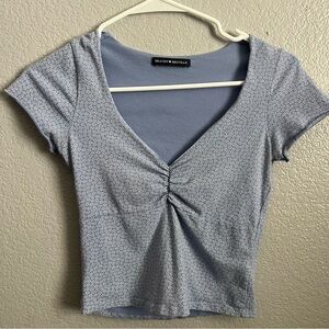 brandy melville blue and white flower plunge shirt sleeve shirt